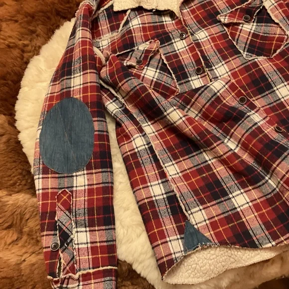 Shirt - Picture 2 of 7